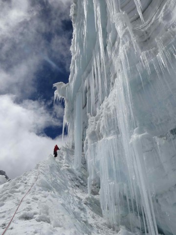 Huge, icy serac at the summit of Chopiraju Oueste.